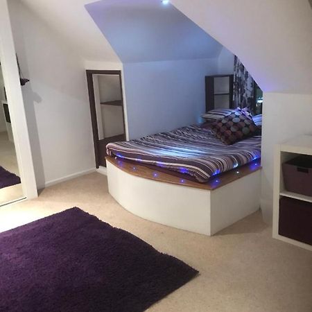 Top Floor In Beautiful Home Уеймут Екстериор снимка