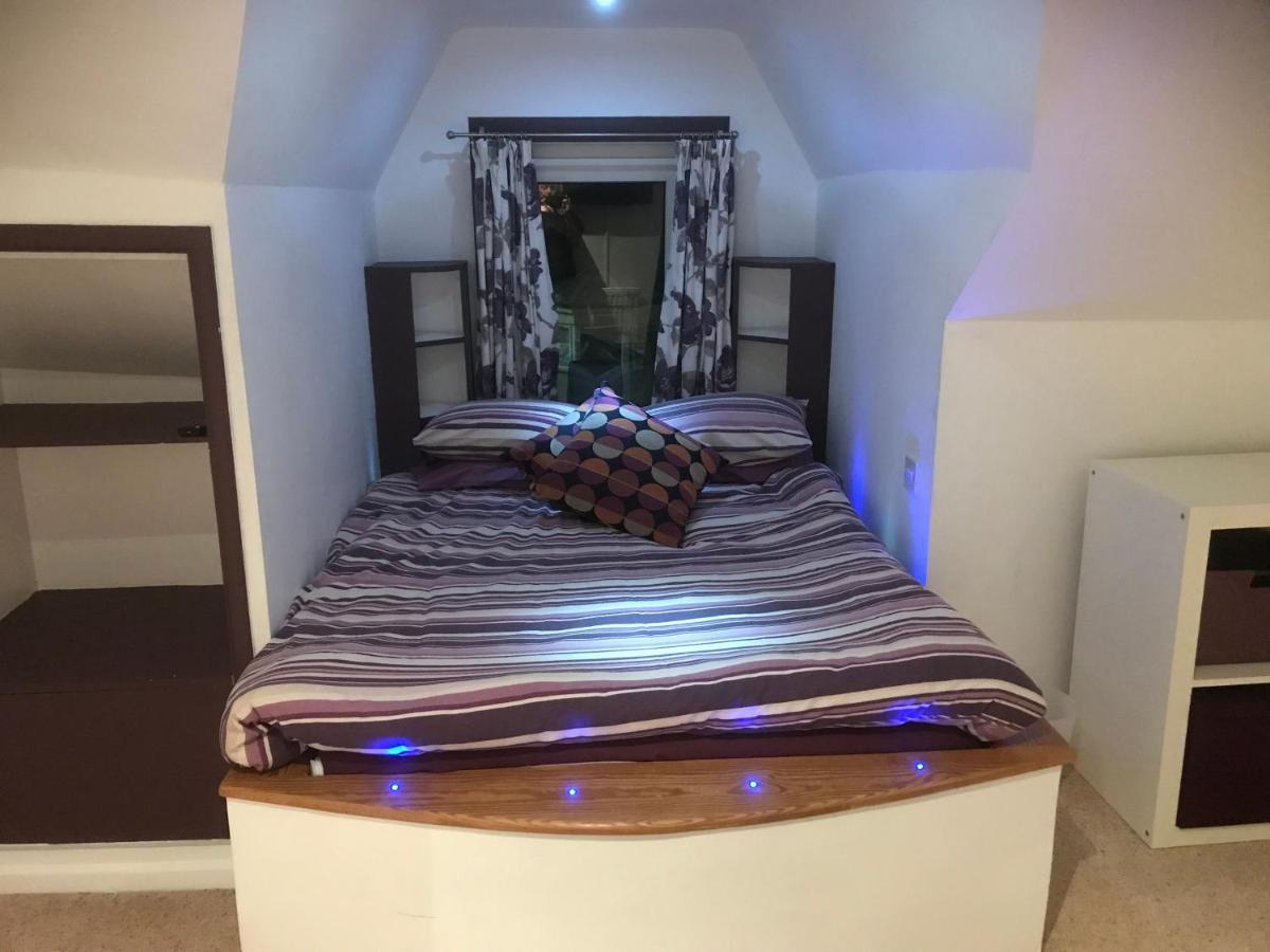 Top Floor In Beautiful Home Уеймут Екстериор снимка