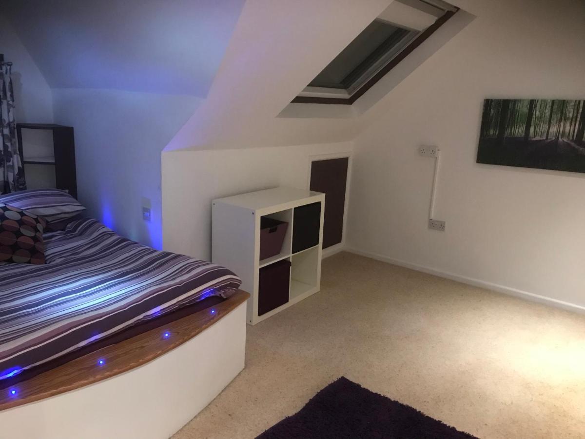 Top Floor In Beautiful Home Уеймут Екстериор снимка
